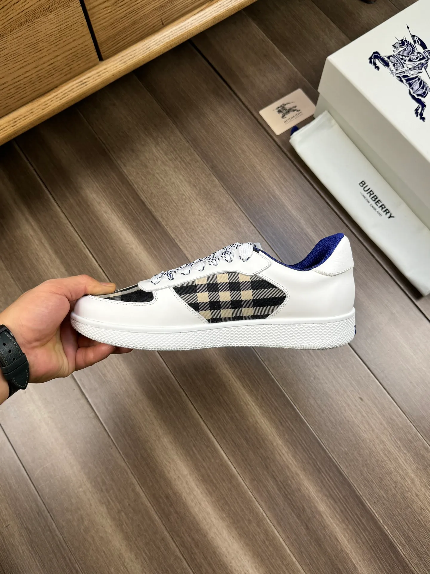 P400 [BURBERRY] Burberry - Upper: imported 🔝 Napa calfskin, brand totem cloth, tongue brand cloth label - Inner lining: canvas lining, - Outsole: rubber; two-color molded outsole - Super high quality control·Fine workmanship: highlighted (high-end·luxury·grade) -Size: 38-44 (Male 45, can be customized)